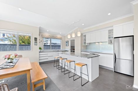 Photo of property in 8d Glen Iris Grove, Woburn, Lower Hutt, 5010