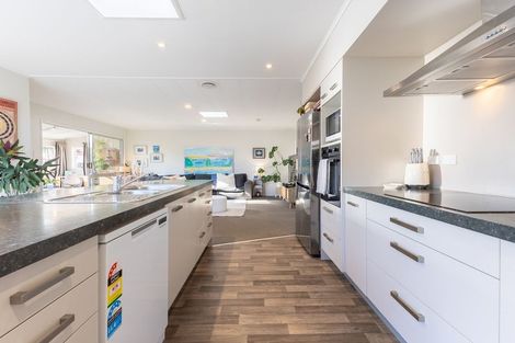 Photo of property in 49 Donovan Road, Paraparaumu Beach, Paraparaumu, 5032