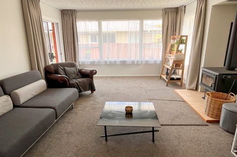 Photo of property in 37 Warren Crescent, Hillmorton, Christchurch, 8025