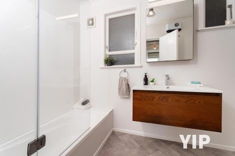 Photo of property in 58 Kenmore Street, Newlands, Wellington, 6037