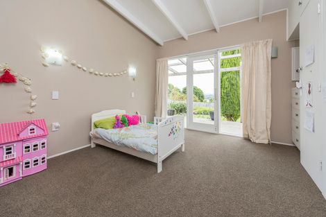 Photo of property in 25 Hand Road, Helensville, 0800