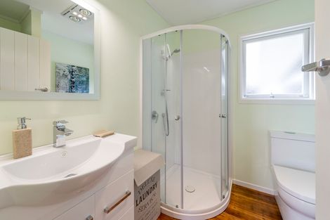 Photo of property in 25 Hand Road, Helensville, 0800