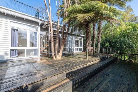 Photo of property in 16 De Val Drive, Titirangi, Auckland, 0604