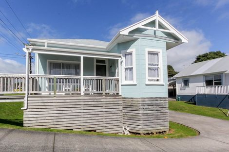 Photo of property in 14 Calvert Road, Moturoa, New Plymouth, 4310