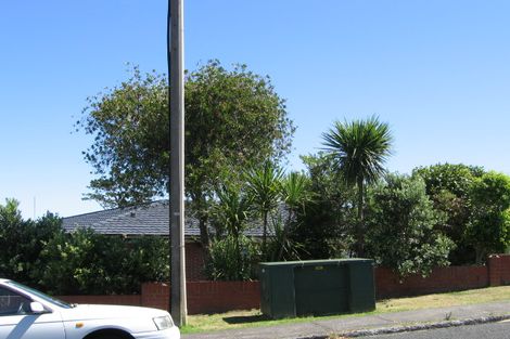 Photo of property in 1/33-35 Teal Crescent, Beach Haven, Auckland, 0626