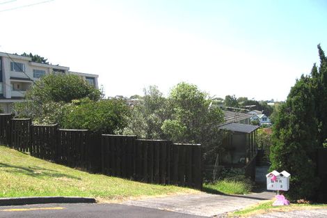 Photo of property in 2/829 East Coast Road, Northcross, Auckland, 0630