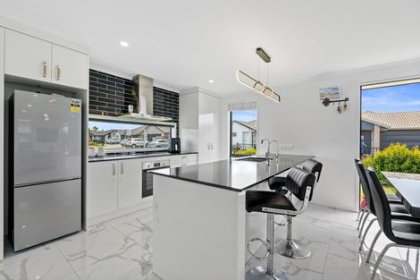 Photo of property in 90 Hills View Drive, Papamoa, 3118