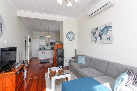 Photo of property in 14 Calvert Road, Moturoa, New Plymouth, 4310