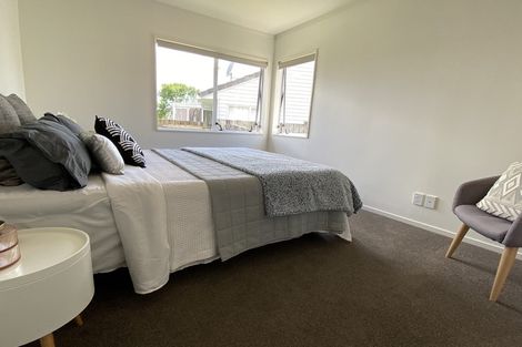 Photo of property in 12 Duncan Avenue, Te Atatu South, Auckland, 0610