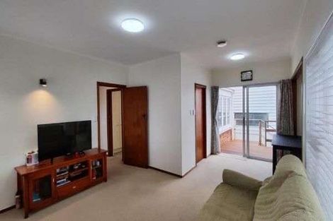 Photo of property in 52 Old Lake Road, Narrow Neck, Auckland, 0624