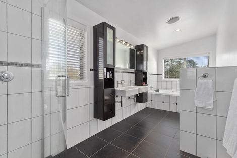 Photo of property in 8 Jellicoe Drive, Hamilton East, Hamilton, 3216