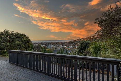 Photo of property in 70 Landsdowne Terrace, Cashmere, Christchurch, 8022