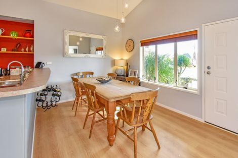 Photo of property in 69 Riverton Drive, Randwick Park, Auckland, 2105