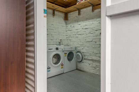 Photo of property in 25 Hand Road, Helensville, 0800