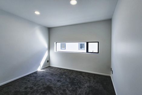 Photo of property in 2a Embling Place, Eastern Beach, Auckland, 2012