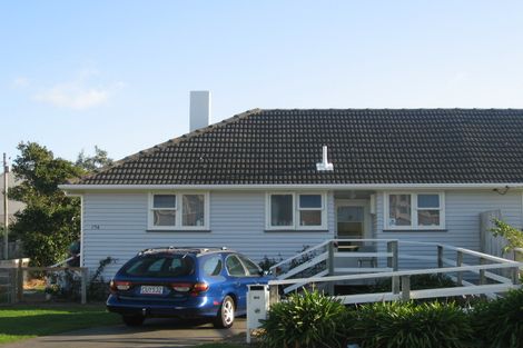 Photo of property in 19a Matahourua Crescent, Cannons Creek, Porirua, 5024