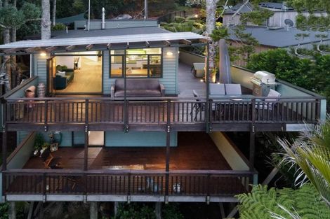 Photo of property in 66 Otitori Bay Road, Titirangi, Auckland, 0604