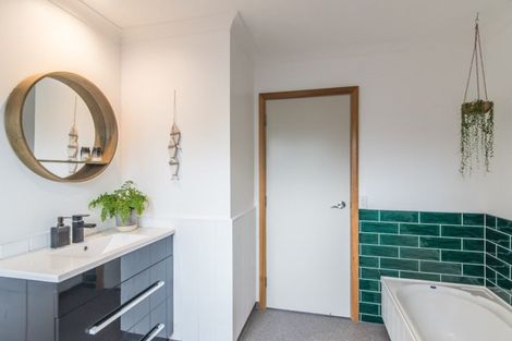 Photo of property in 62 Kakariki Grove, Waikanae, 5036