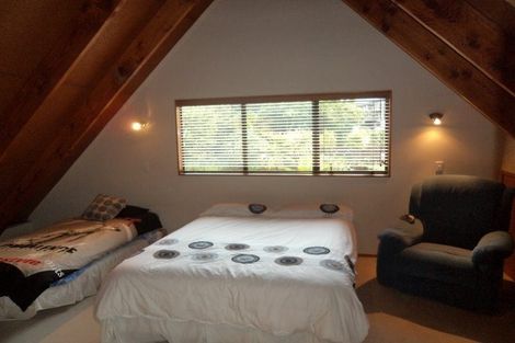 Photo of property in 130 Cliff View Drive, Green Bay, Auckland, 0604