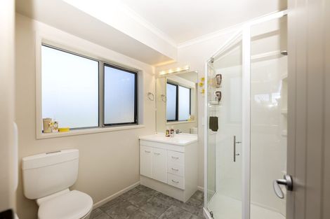 Photo of property in 2 Oakwood Drive, Highlands Park, New Plymouth, 4312