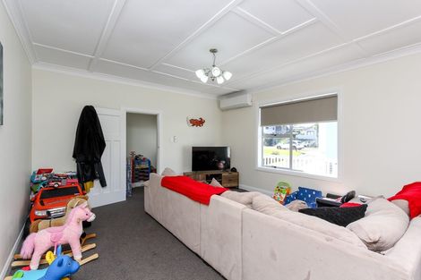 Photo of property in 14 Calvert Road, Moturoa, New Plymouth, 4310
