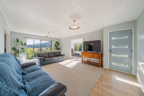 Photo of property in 11 Roband Crescent, Brown Owl, Upper Hutt, 5018