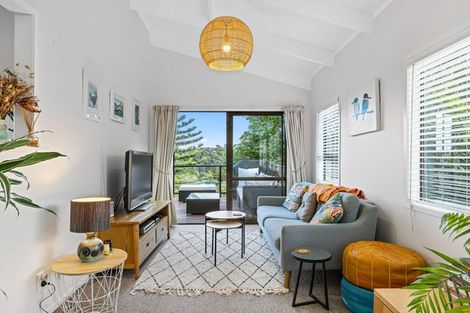 Photo of property in 3 Leigh Road, Leigh, 0985