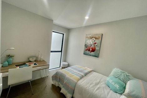 Photo of property in 2 Mikoikoi Crescent, Mangere Bridge, Auckland, 2022