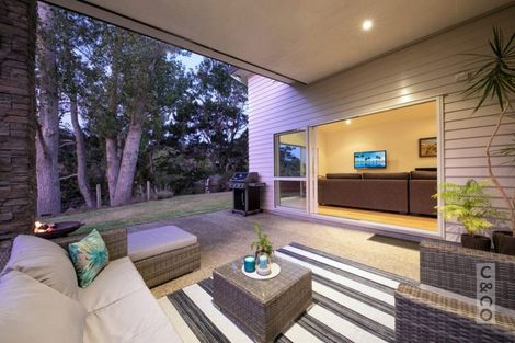 Photo of property in 12 Crabb Fields Lane, Riverhead, 0820