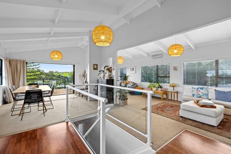 Photo of property in 3 Leigh Road, Leigh, 0985