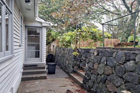 Photo of property in 26 Downe Street, New Plymouth, 4310