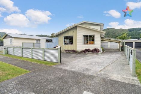 Photo of property in 30 Matthews Road, Wainuiomata, Lower Hutt, 5014