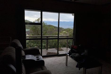 Photo of property in 21b Fernhaven Grove, Newlands, Wellington, 6037