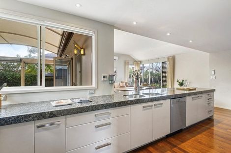 Photo of property in 19 English Oak Drive, Schnapper Rock, Auckland, 0632