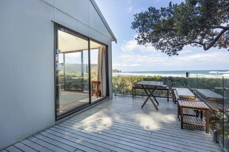 Photo of property in 107 North Piha Road, Piha, 0772