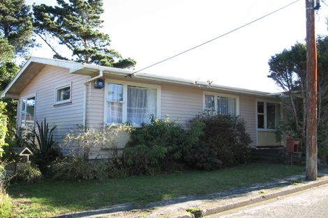 Photo of property in 3 Dunmail Way, Newlands, Wellington, 6037