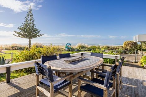 Photo of property in 3432 Pourerere Beach Road, Pourerere, Omakere, 4271