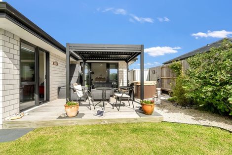 Photo of property in 4 Te Taniwha Road, One Tree Point, 0118