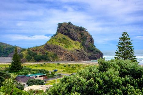 Photo of property in 101 Marine Parade North, Piha, New Lynn, 0772