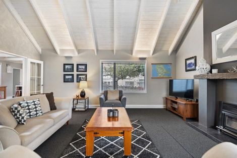 Photo of property in 45 Cedar Drive, Kelvin Heights, Queenstown, 9300