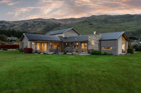 Photo of property in 1 Elderberry Crescent, Wanaka, 9305