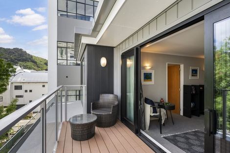 Photo of property in Endeavour Apartments, 21/125u Thorndon Quay, Pipitea, Wellington, 6011