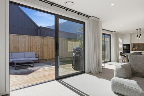 Photo of property in 38 Shelduck Road, Jacks Point, 9371