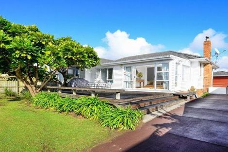 Photo of property in 420 Old Te Atatu Road, Te Atatu Peninsula, Auckland, 0610
