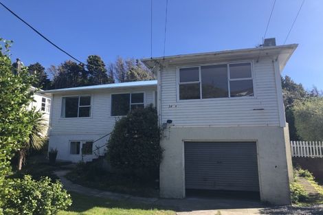 Photo of property in 34 Miles Crescent, Newlands, Wellington, 6037