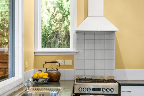 Photo of property in 170 Breaker Bay Road, Breaker Bay, Wellington, 6022