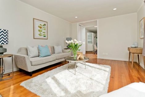 Photo of property in 962 East Coast Road, Northcross, Auckland, 0632