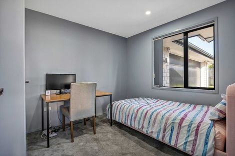 Photo of property in 2 Frederick Place, Whalers Gate, New Plymouth, 4310