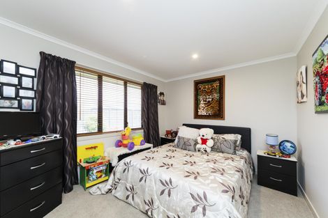 Photo of property in 34 Cyprus Place, Fitzherbert, Palmerston North, 4410