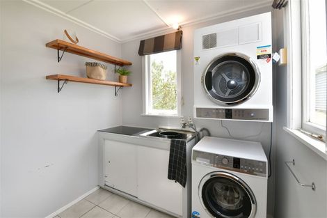 Photo of property in 36 Karaka Street, Helensville, 0800